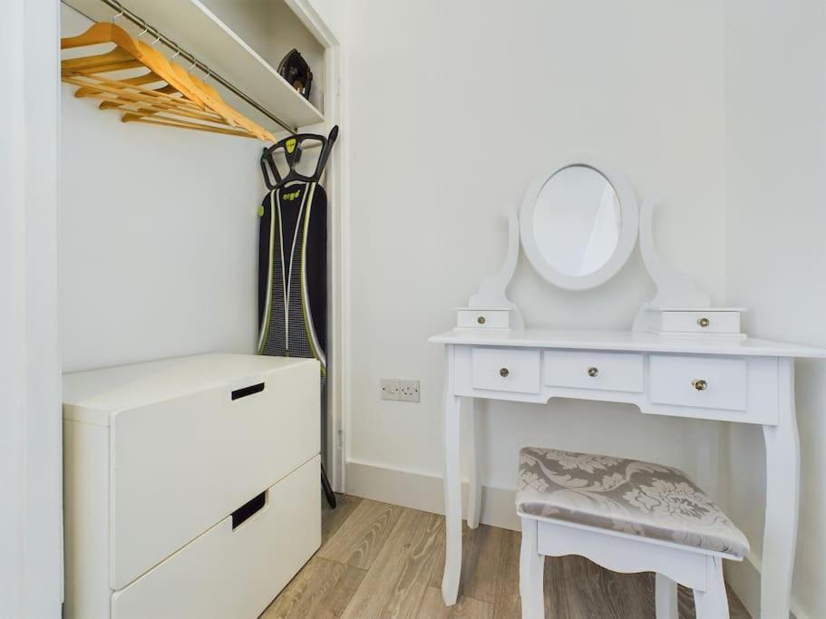 Fabulous Quiet Chelmsford Apartment - Free Parking Exterior photo