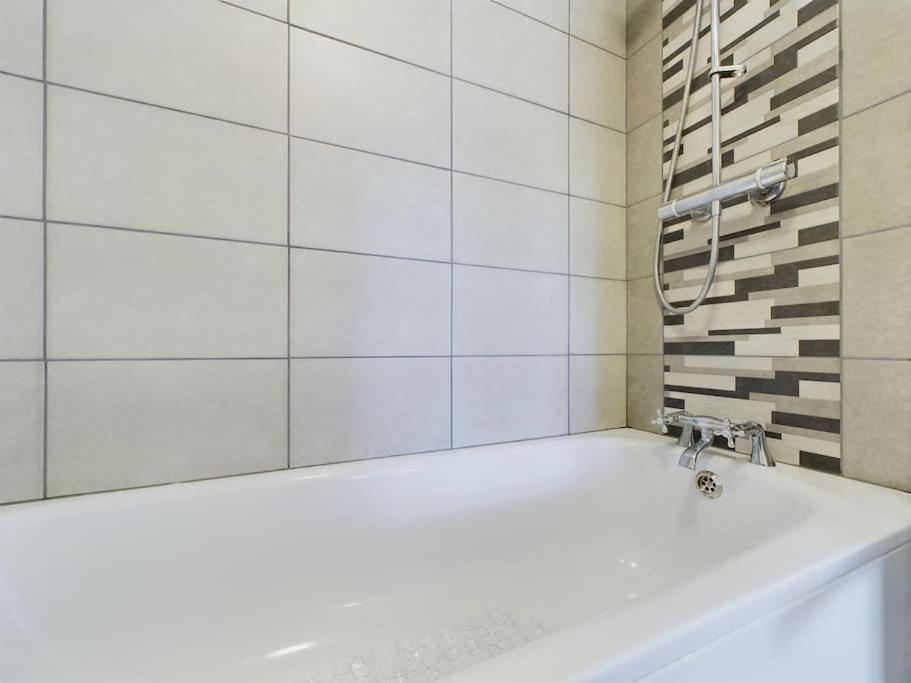Fabulous Quiet Chelmsford Apartment - Free Parking Exterior photo