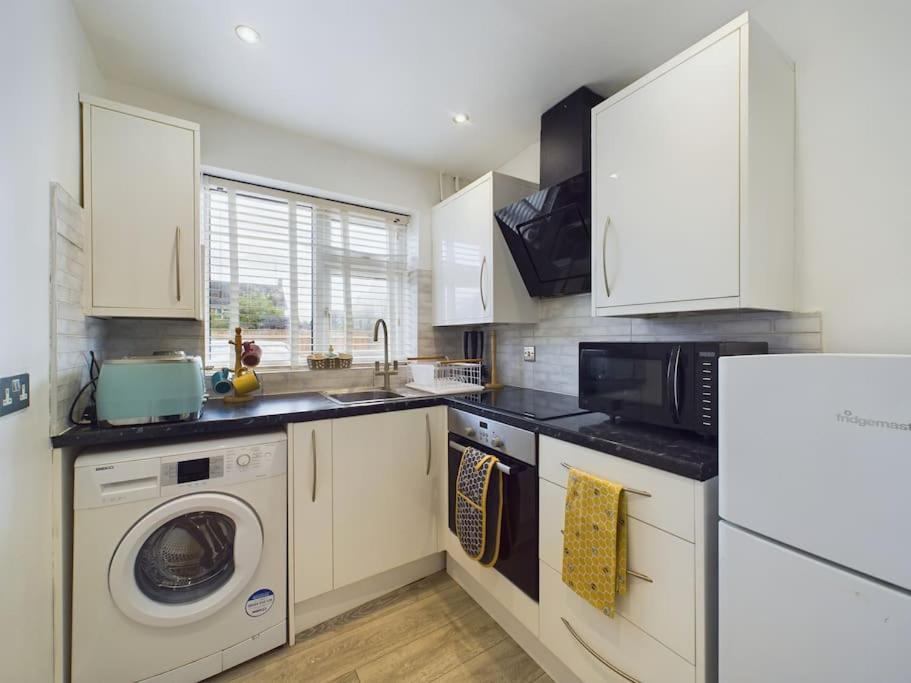 Fabulous Quiet Chelmsford Apartment - Free Parking Exterior photo