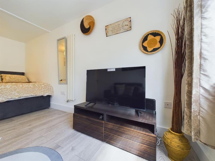 Fabulous Quiet Chelmsford Apartment - Free Parking Exterior photo